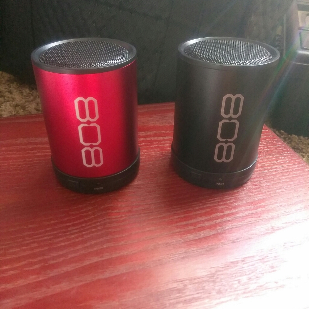 Bluetooth portable speaker (both)